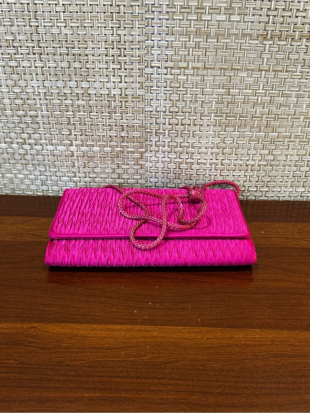 VTG 1980s-90s Carla Marchi Fuchsia Hot Pink Crinkle Pleat Satin Evening Bag - Picture 8 of 10